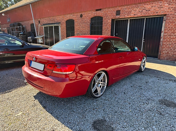 BMW 330d 3 of 6