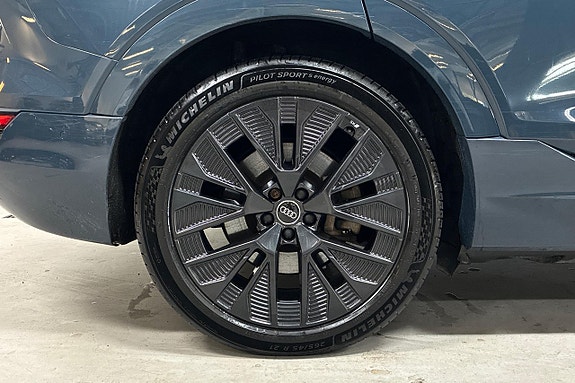 Audi Q8 11 of 30