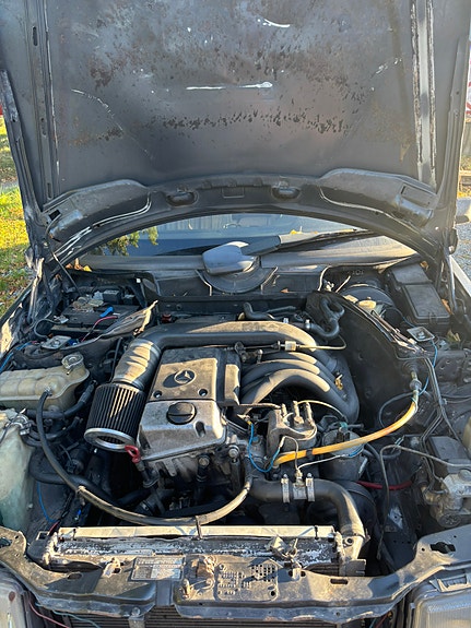 Mercedes-Benz 300 TD 8 of 8