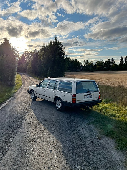 Volvo 740 3 of 4