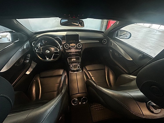 Mercedes-Benz C220 2 of 5
