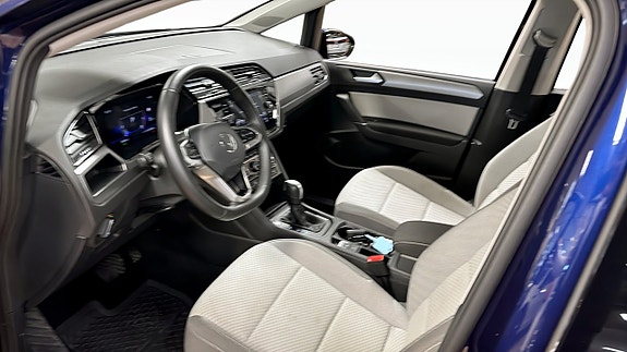 Volkswagen Touran 7 of 13