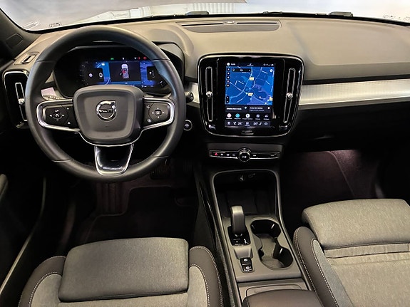 Volvo XC40 13 of 17