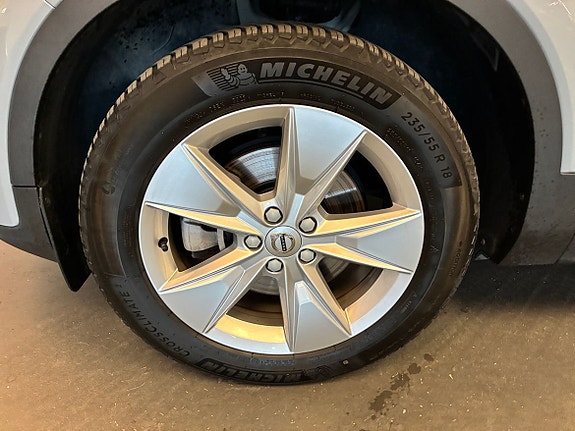 Volvo XC40 5 of 17