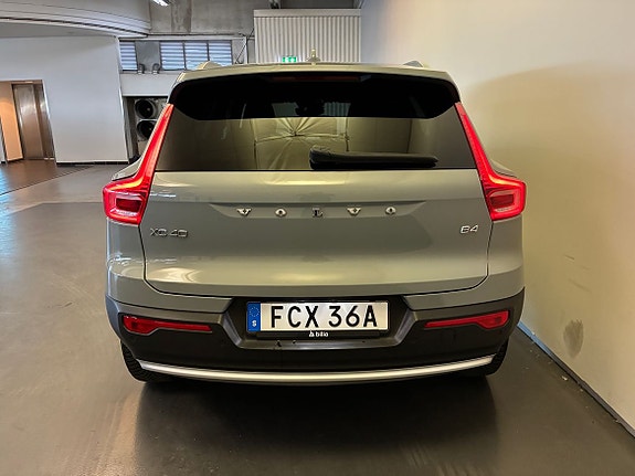 Volvo XC40 7 of 17