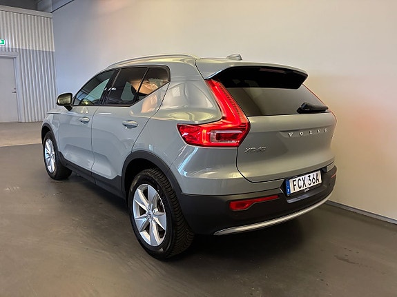 Volvo XC40 6 of 17
