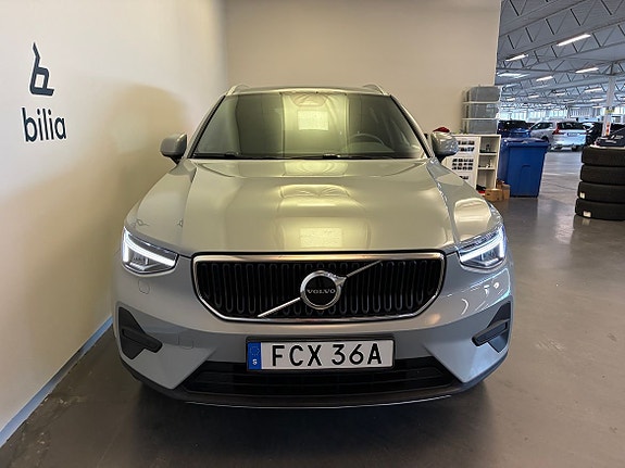 Volvo XC40 2 of 17