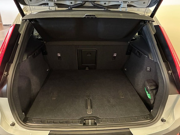 Volvo XC40 9 of 17
