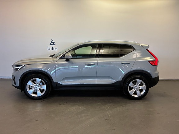 Volvo XC40 3 of 17