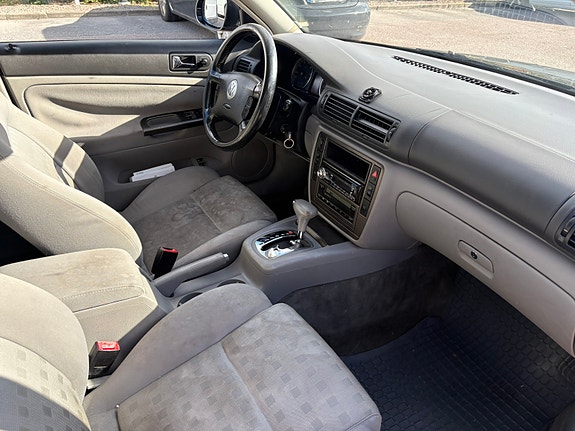 Volkswagen Passat 5 of 8