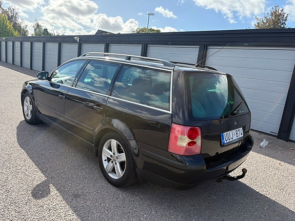 Volkswagen Passat 3 of 8