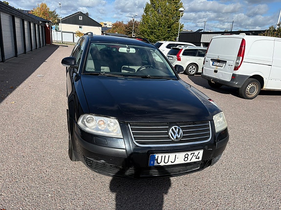 Volkswagen Passat 2 of 8