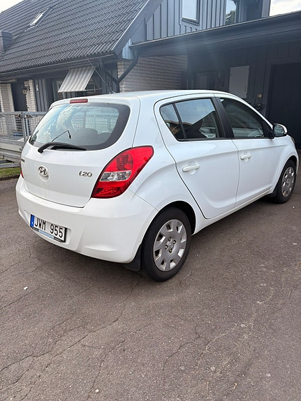 Hyundai i20 2 of 7