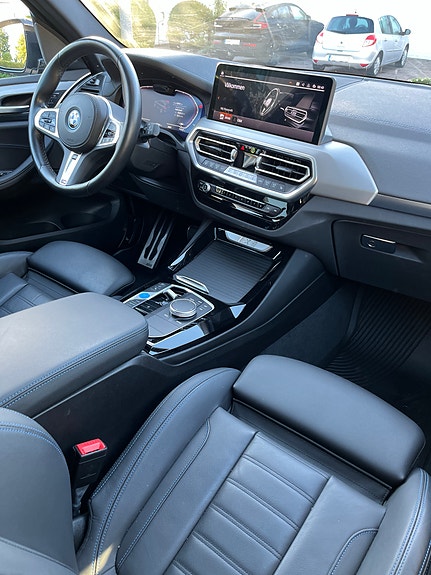 BMW iX3 10 of 19