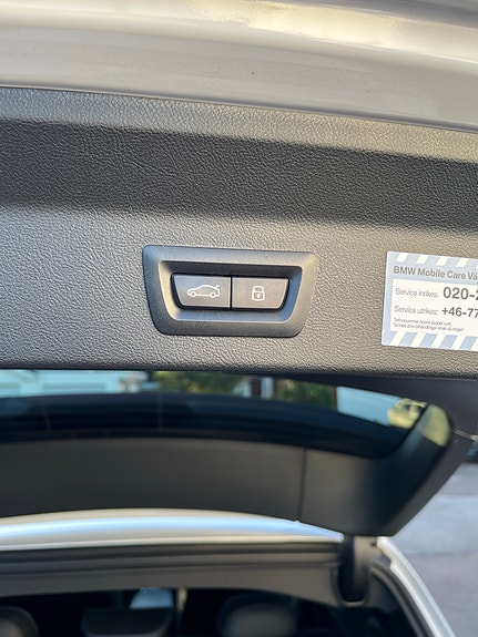 BMW iX3 8 of 19