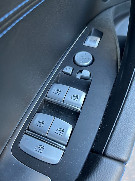 BMW iX3 16 of 19