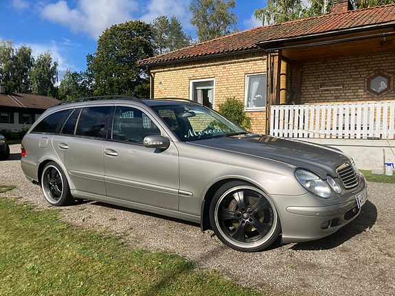 Mercedes-Benz E320 2 of 9