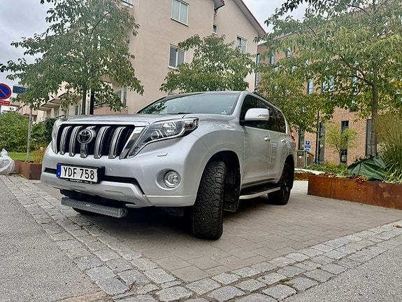 Toyota Land Cruiser 15 of 15