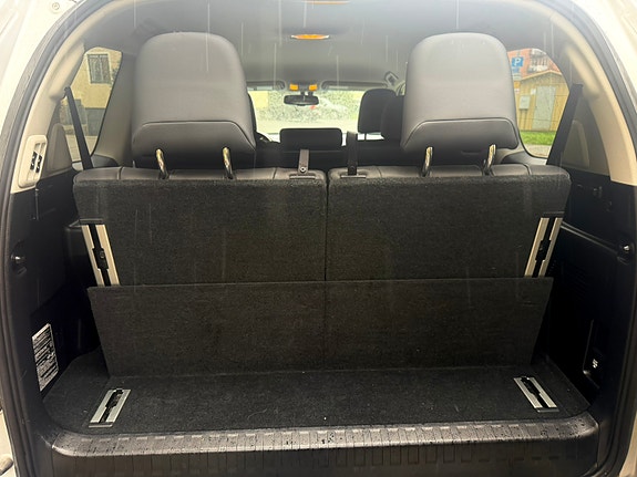 Toyota Land Cruiser 13 of 15