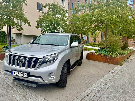 Toyota Land Cruiser 4 of 15