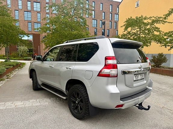 Toyota Land Cruiser 2 of 15
