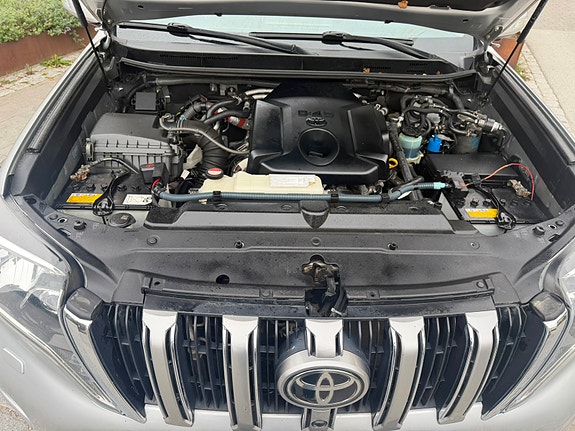 Toyota Land Cruiser 8 of 15