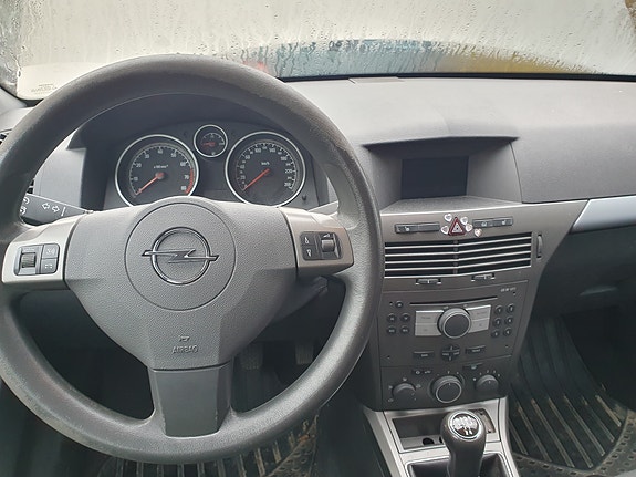 Opel Astra 7 of 9