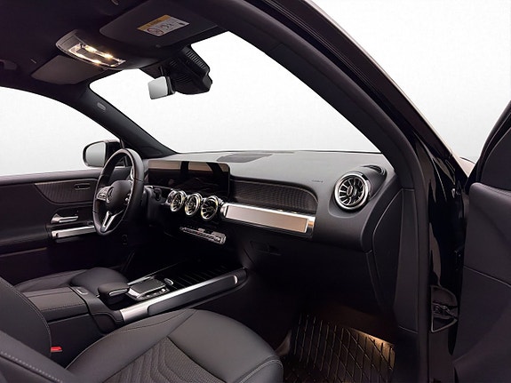 Mercedes-Benz EQB250+ 13 of 30