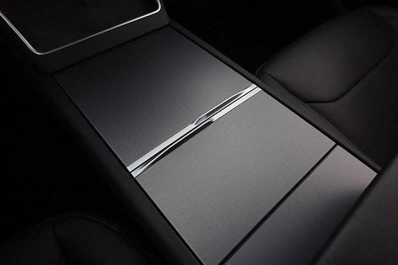Tesla Model Y 24 of 27