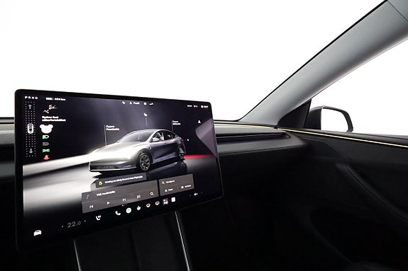 Tesla Model Y 23 of 27