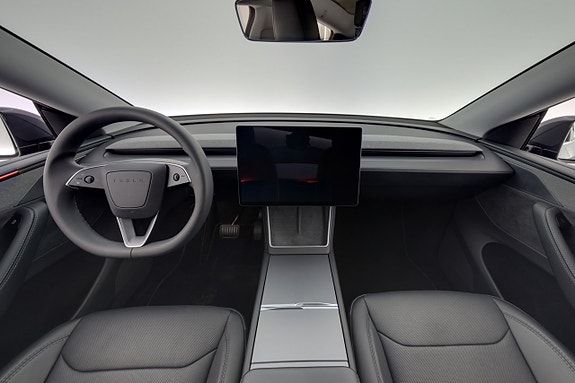 Tesla Model Y 13 of 27