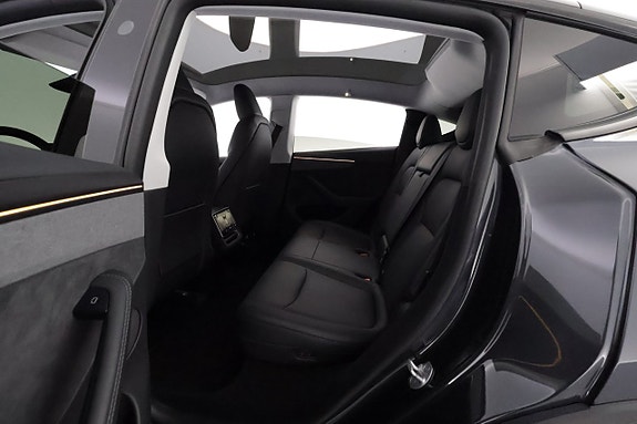 Tesla Model Y 12 of 27