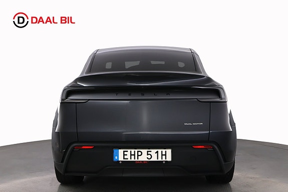 Tesla Model Y 7 of 27