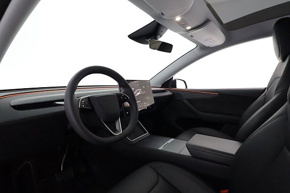 Tesla Model Y 11 of 27