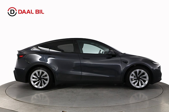 Tesla Model Y 5 of 27