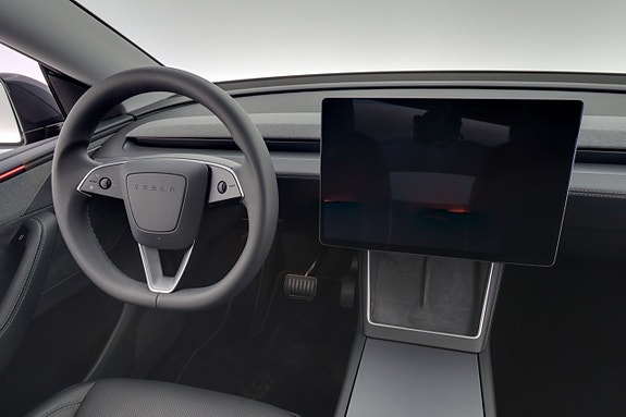 Tesla Model Y 15 of 27