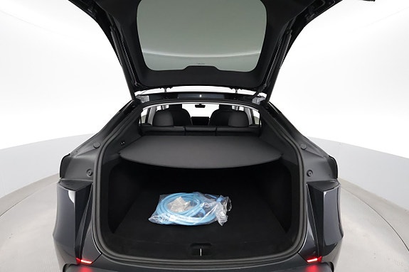 Tesla Model Y 26 of 27