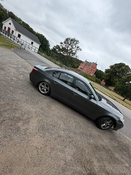 BMW 530i 2 of 6