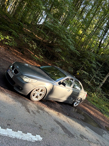 BMW 530i 4 of 6