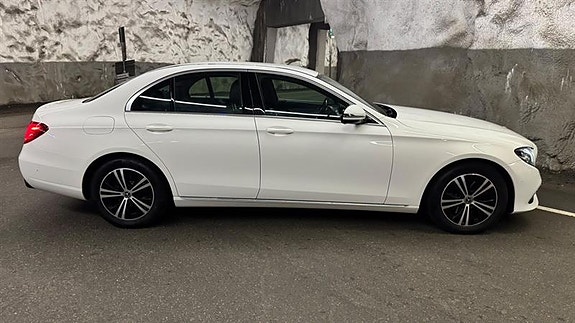 Mercedes-Benz E 220 d 2 of 6