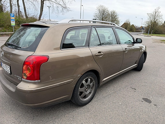 Toyota Avensis 7 of 10