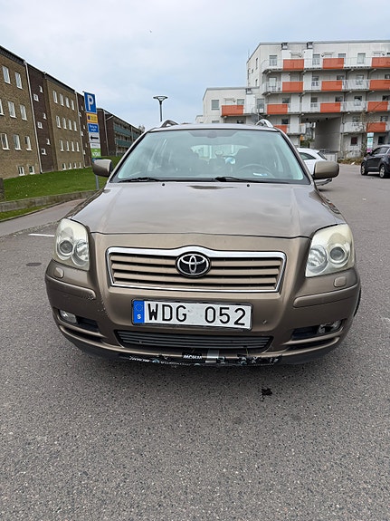 Toyota Avensis 3 of 10