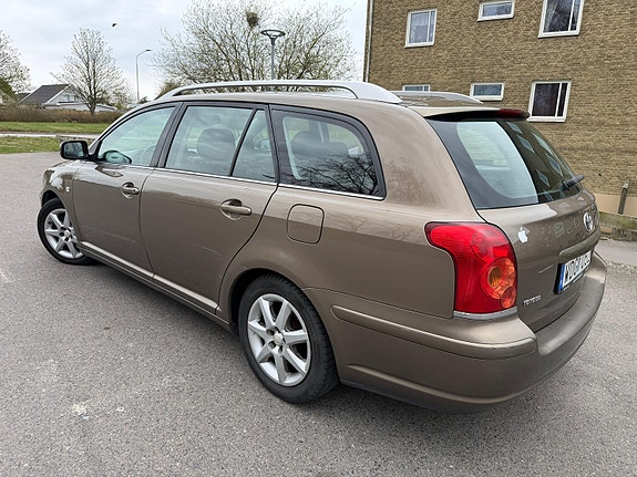 Toyota Avensis 5 of 10