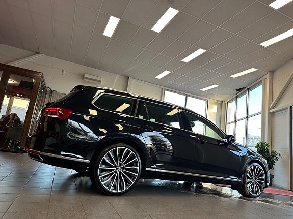 Volkswagen Passat 3 of 17