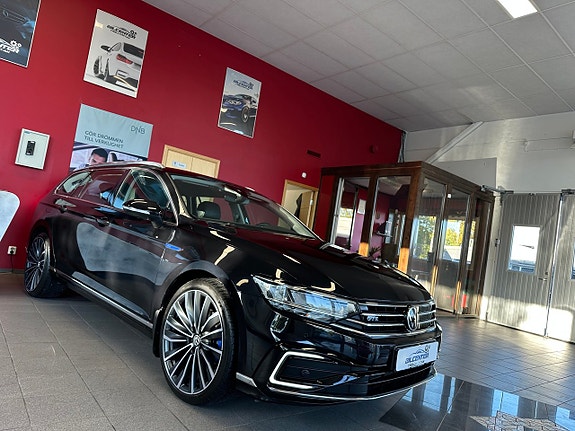 Volkswagen Passat 2 of 17