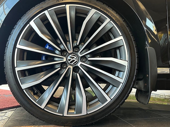 Volkswagen Passat 8 of 17
