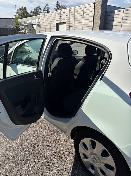 Opel Corsa 2 of 6