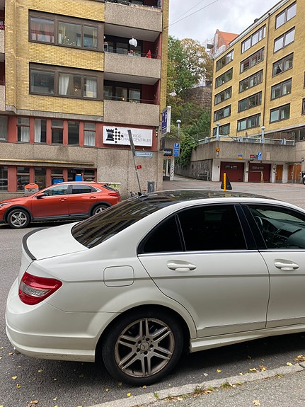 Mercedes-Benz C180 4 of 6