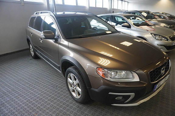 Volvo XC70 2 of 5