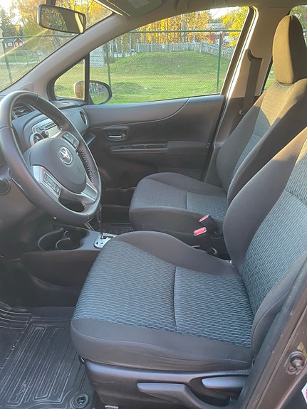 Toyota Yaris 4 of 6